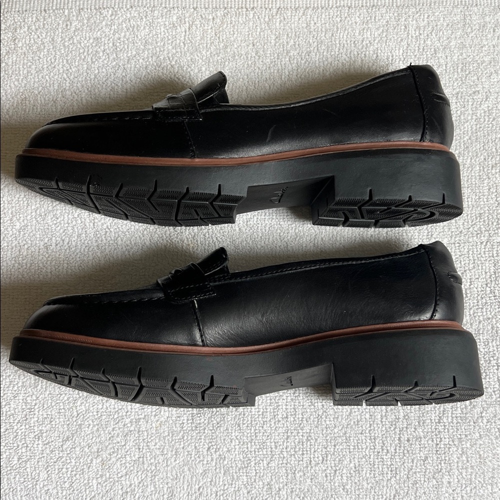 Clarks Women's Black Loafers - Picture 4 of 6